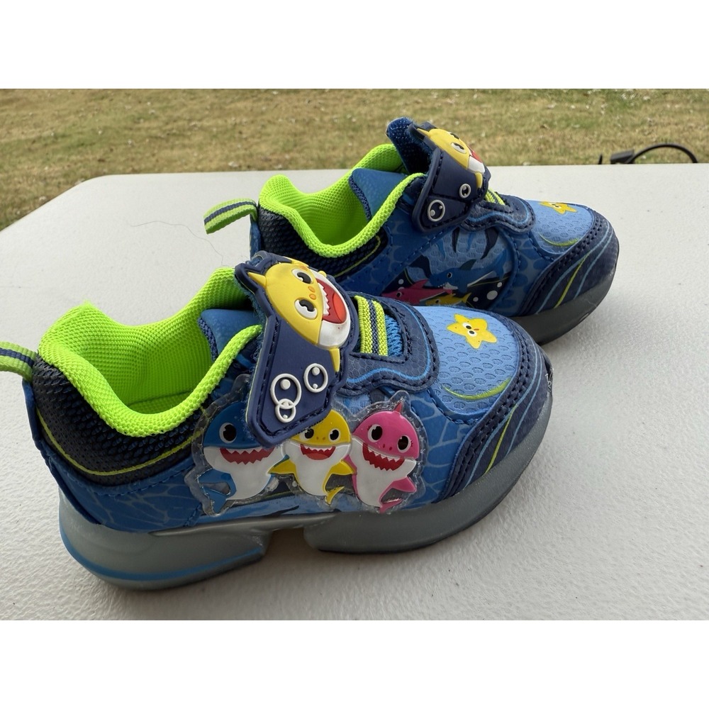 Baby Shark Toddler Light Up Tennis Shoes Sneaker‎ Boys Girls Size 5. #2-32